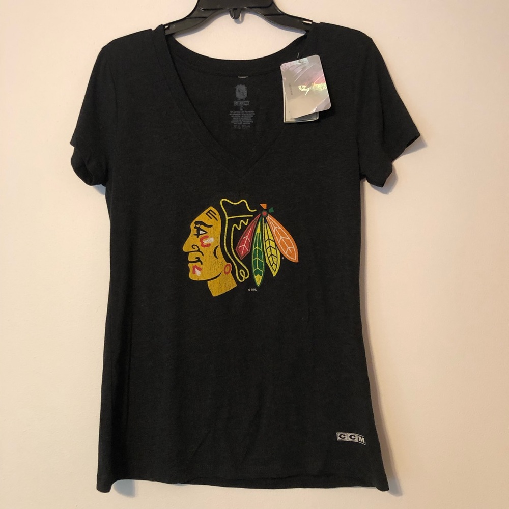 Women’s CCM NHL V Neck Short Sleeved Chicago Blackhawks T Shirt, L